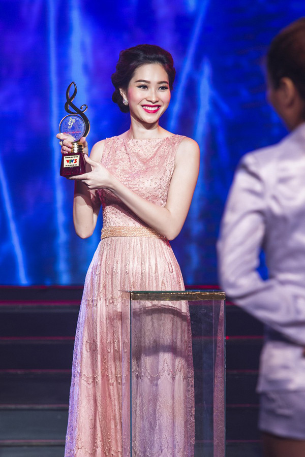 Hoa hậu Thu Thảo đẹp mong manh tựa tiên nữ ảnh 9