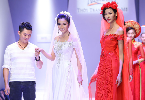 Hoàng Thùy diện áo dài cưới 'nghinh xuân' ảnh 12