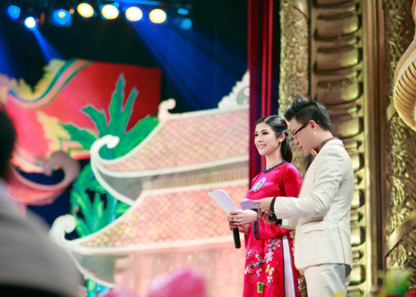 Hoa hậu Ngọc Hân duyên dáng với áo dài ảnh 8