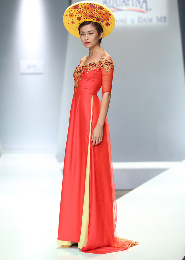 Hoàng Thùy diện áo dài cưới 'nghinh xuân' ảnh 6