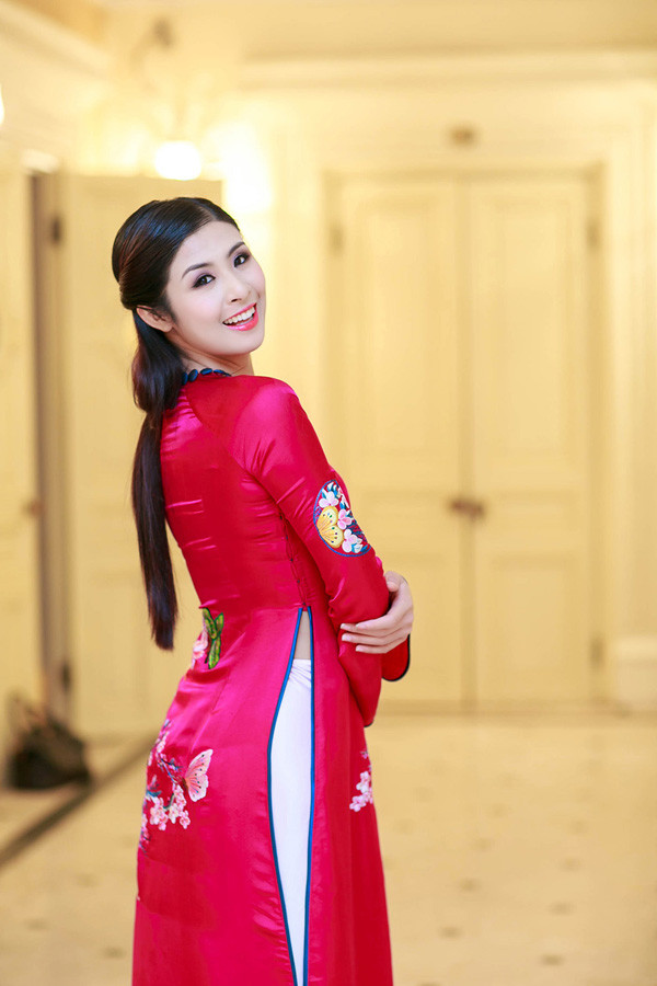 Hoa hậu Ngọc Hân duyên dáng với áo dài ảnh 9