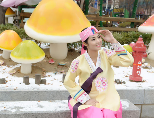 Ngọc Hân mặc Hanbok lộng lẫy ở Hàn Quốc ảnh 8