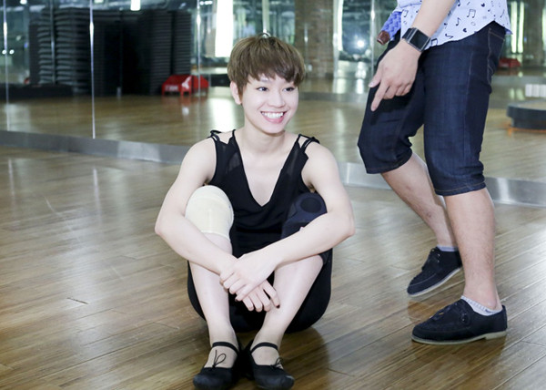Trà My Idol băng bó đầu gối tập nhảy ảnh 11