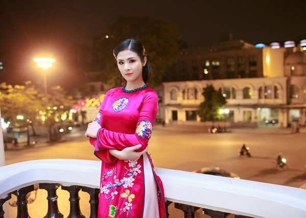 Hoa hậu Ngọc Hân duyên dáng với áo dài ảnh 10