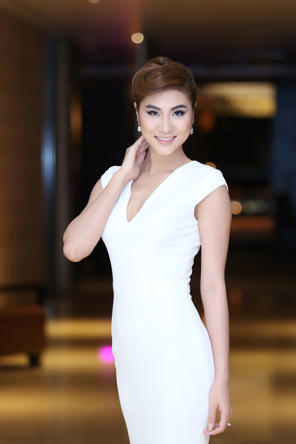 Siêu mẫu Kim Dung lấp ló vòng một gợi cảm ảnh 6