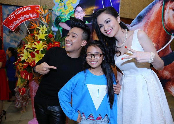 Phương Mỹ Chi sành điệu ra mắt phim 'Hai lúa' ảnh 11