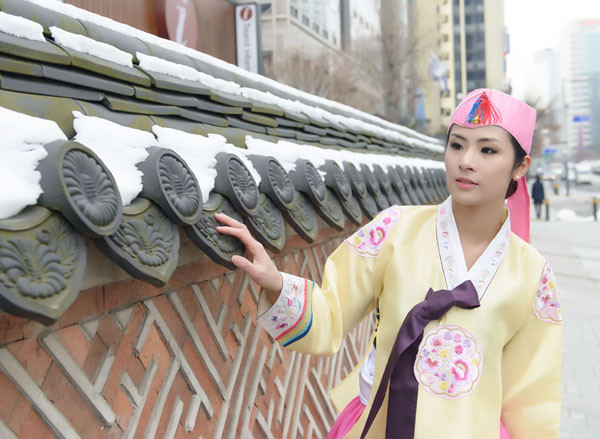 Ngọc Hân mặc Hanbok lộng lẫy ở Hàn Quốc ảnh 11