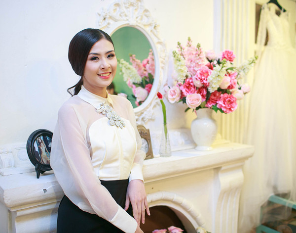 Ngọc Hân đổi phong cách gợi cảm làm giám khảo ảnh 2