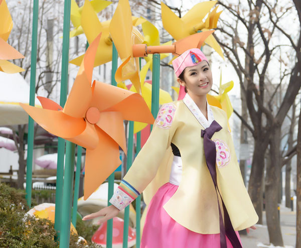 Ngọc Hân mặc Hanbok lộng lẫy ở Hàn Quốc ảnh 7