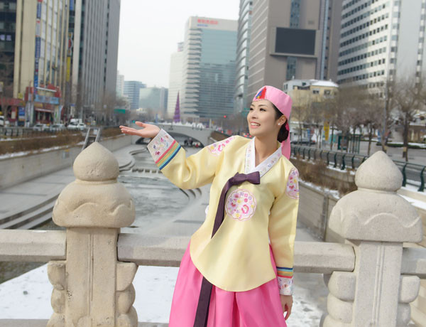 Ngọc Hân mặc Hanbok lộng lẫy ở Hàn Quốc ảnh 9