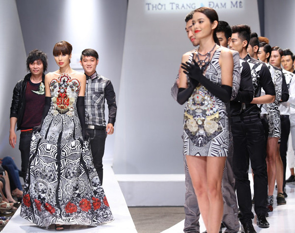 Hà Anh mặc váy họa tiết 'mặt tuồng' độc đáo ảnh 9