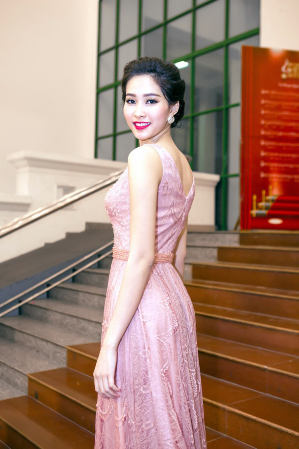 Hoa hậu Thu Thảo đẹp mong manh tựa tiên nữ ảnh 5