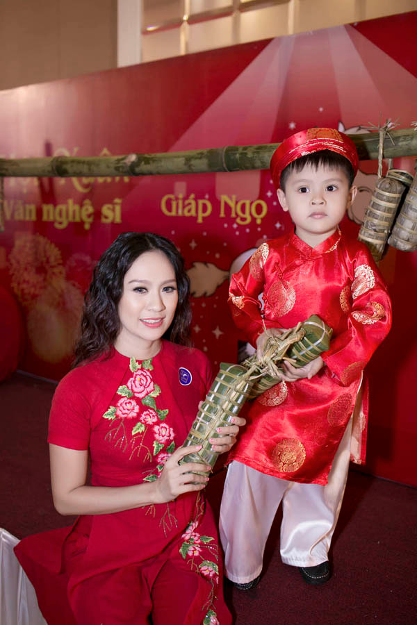 Lâm Chi Khanh kín đáo giữa dàn người đẹp sexy ảnh 10