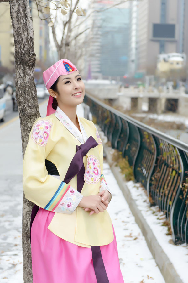 Ngọc Hân mặc Hanbok lộng lẫy ở Hàn Quốc ảnh 12