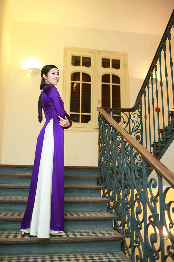Hoa hậu Ngọc Hân duyên dáng với áo dài ảnh 4