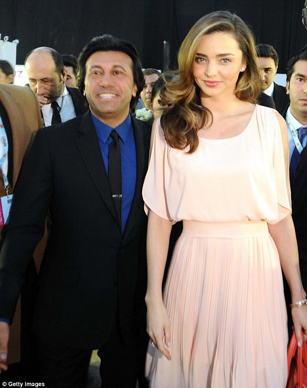 Miranda Kerr đeo vòng cổ giá hơn 60 tỷ đồng ảnh 9