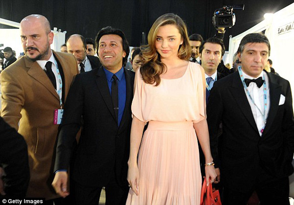 Miranda Kerr đeo vòng cổ giá hơn 60 tỷ đồng ảnh 7