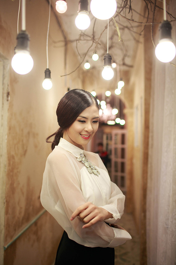 Ngọc Hân đổi phong cách gợi cảm làm giám khảo ảnh 7