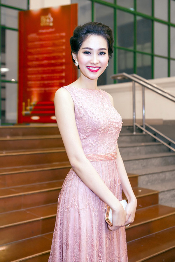 Hoa hậu Thu Thảo đẹp mong manh tựa tiên nữ ảnh 6