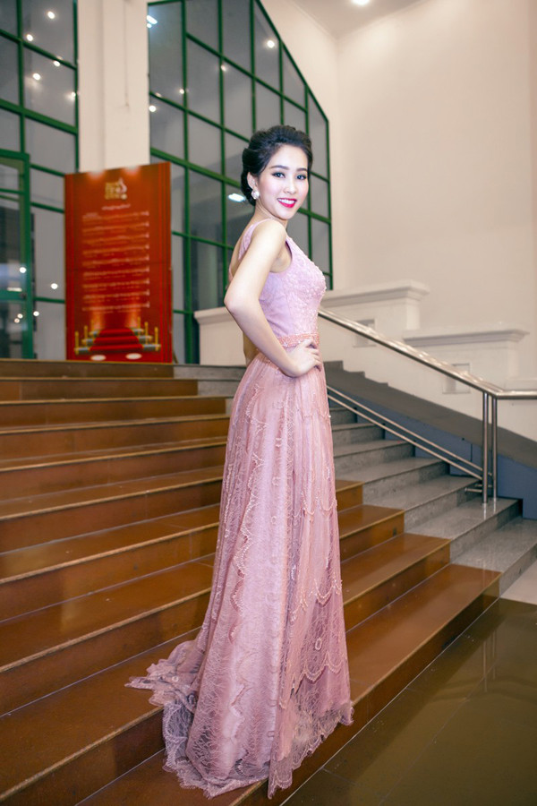 Hoa hậu Thu Thảo đẹp mong manh tựa tiên nữ ảnh 4