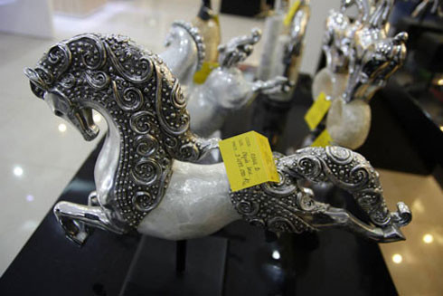 Chọn quà hình ngựa cho năm Giáp Ngọ ảnh 2