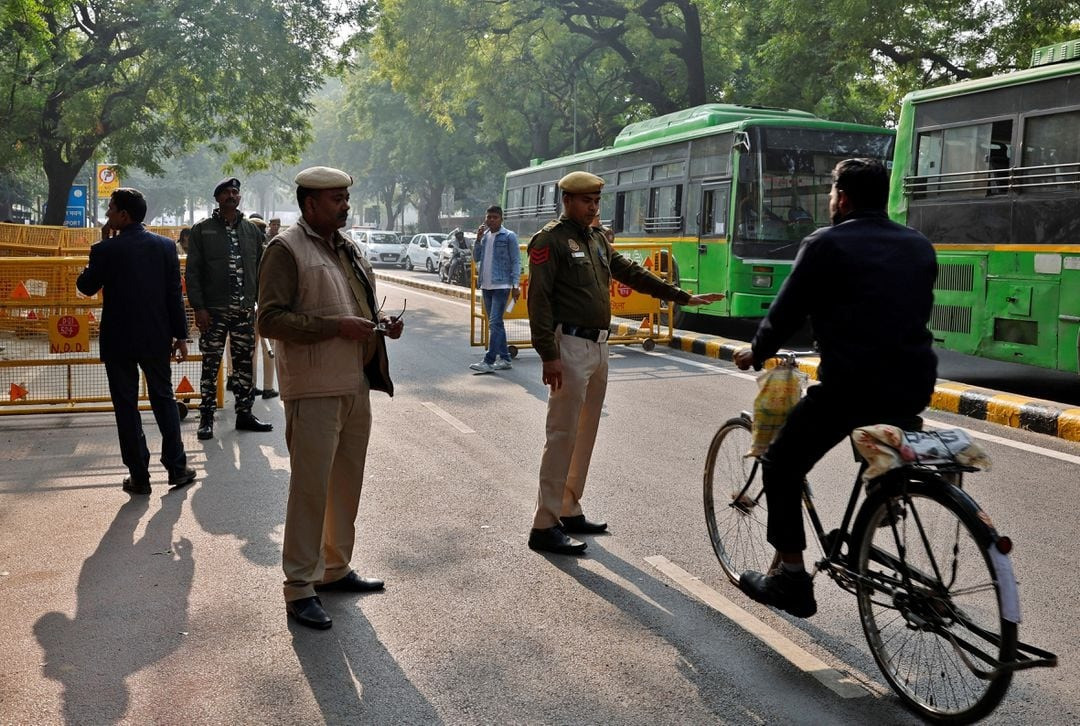 An ninh được thắt chặt bên ngoài khu phức hợp quốc hội sau vụ việc. Ảnh: Reuters
