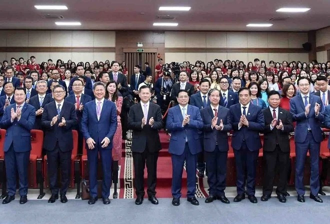Thủ tướng Phạm Minh Chính và Thủ tướng Campuchia Samdech Hun Manet với giảng viên, sinh viên Trường Đại học Ngoại thương. (Ảnh: Phạm Kiên/TTXVN) Thủ tướng Phạm Minh Chính và Thủ tướng Campuchia Samdech Hun Manet với giảng viên, sinh viên Trường Đại học Ngoại thương. (Ảnh: Phạm Kiên/TTXVN)