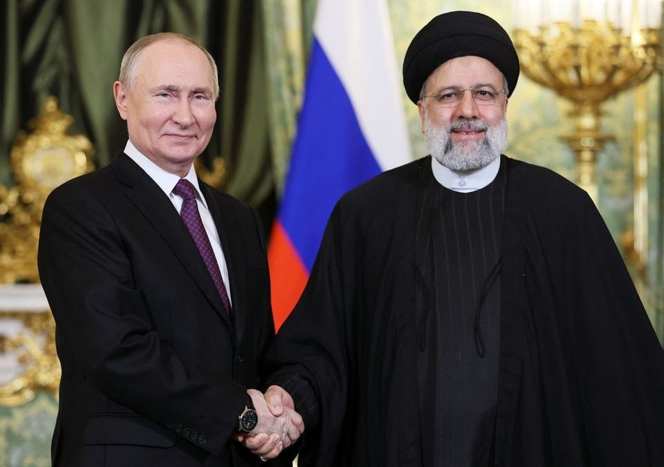 Tổng thống Nga Putin và Tổng thống Iran Raisi gặp nhau ngày 7/12. Ảnh: Reuters Tổng thống Nga Putin và Tổng thống Iran Raisi gặp nhau ngày 7/12. Ảnh: Reuters