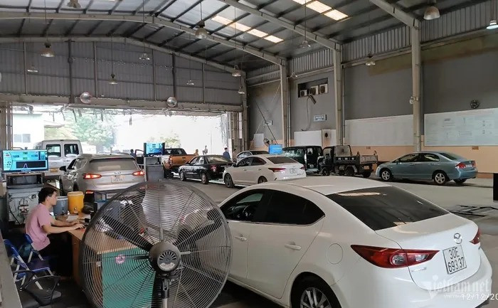 3 dây chuyền làm mới chỉ phát huy 70% công suất tại Trung tâm Đăng kiểm 29.08D (Hoài Đức, Hà Nội) 3 dây chuyền làm mới chỉ phát huy 70% công suất tại Trung tâm Đăng kiểm 29.08D (Hoài Đức, Hà Nội)