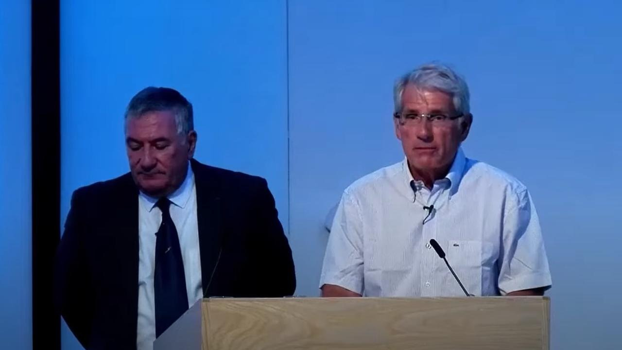 Chuyên gia hàng không Jean-Luc Marchand và phi công Patrick Blelly. Ảnh: News.com.au