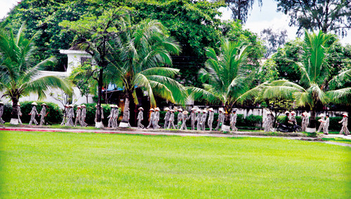 Hết giờ lao động các phạm nhân nữ trở về buồng giam. Ảnh: Thuỳ Chi (Giadinh.net)