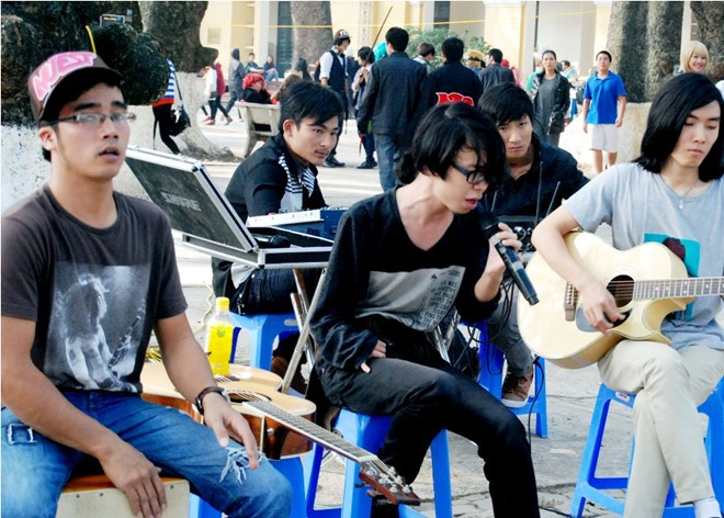 Biểu diễn âm nhạc đường phố