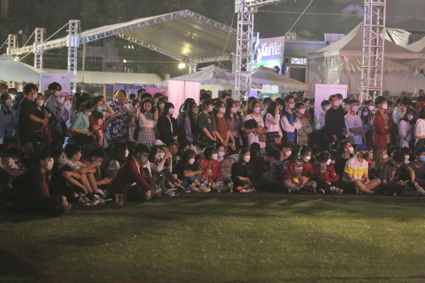 Đông đảo các bạn trẻ chờ đón Lễ hội Sóng Festival - Ảnh: Duy Phạm Đông đảo các bạn trẻ chờ đón Lễ hội Sóng Festival - Ảnh: Duy Phạm