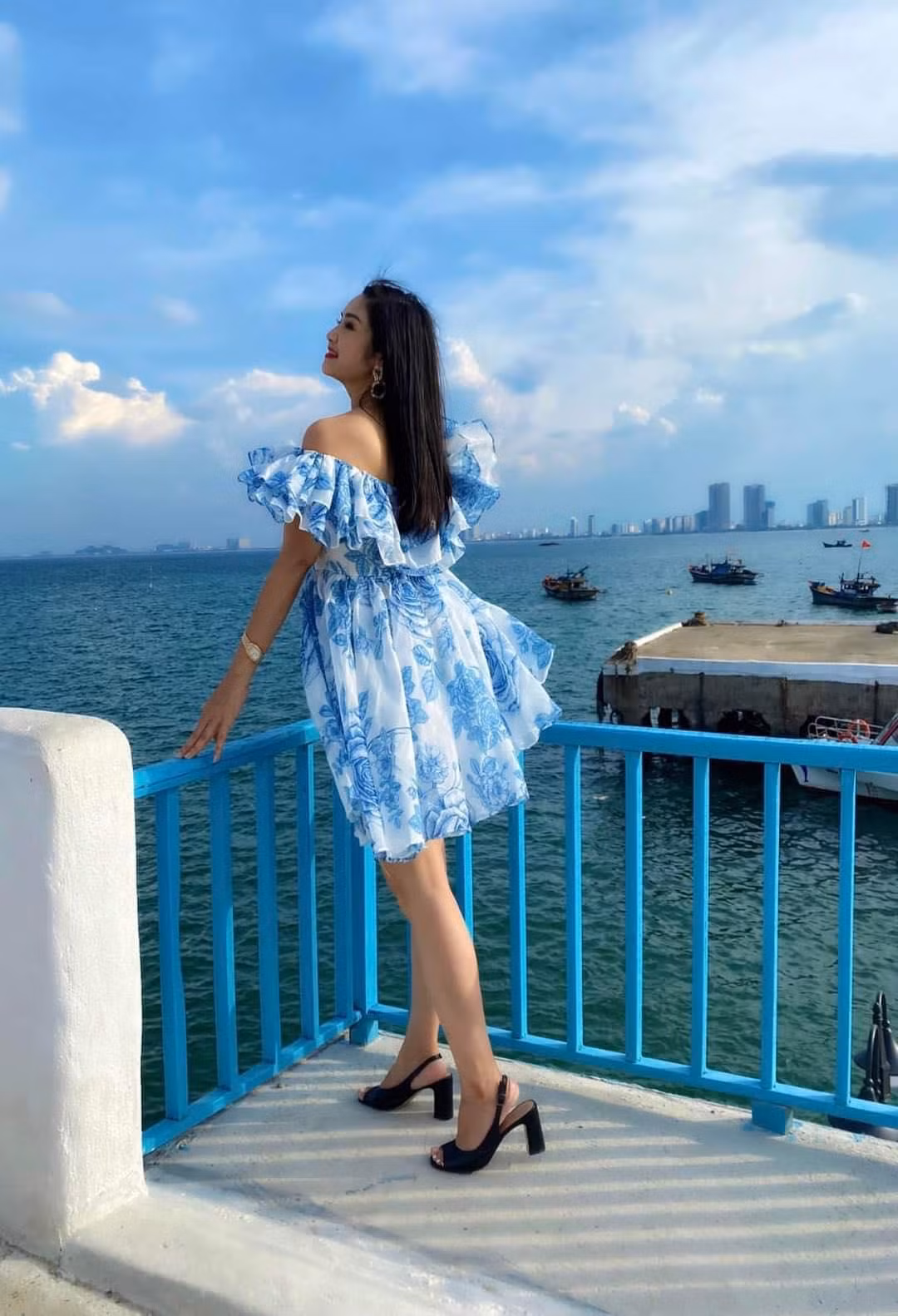 Bức ảnh mới đăng trên trang cá nhân của NSND Thu Hà khiến nhiều người ngạc nhiên về sự trẻ trung bất chấp thời gian của chị.