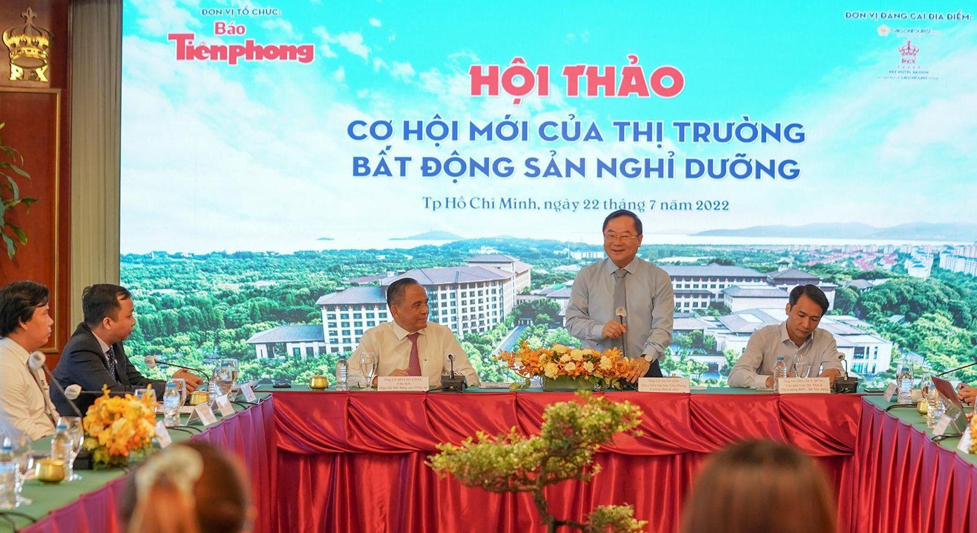 Nhà báo Lê Xuân Sơn - Tổng Biên tập Báo Tiền Phong phát biểu khai mạc Hội thảo
