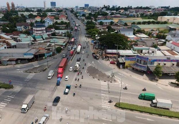 Dự án xây dựng đường Vành đai 3 đi qua địa bàn TPHCM với chiều dài 47,51km, qua 4 địa phương là TP.Thủ Đức, huyện Hóc Môn, Củ Chi, Bình Chánh và ảnh hưởng tới 2.377 hộ dân. Ảnh: Phạm Nguyễn. Dự án xây dựng đường Vành đai 3 đi qua địa bàn TPHCM với chiều dài 47,51km, qua 4 địa phương là TP.Thủ Đức, huyện Hóc Môn, Củ Chi, Bình Chánh và ảnh hưởng tới 2.377 hộ dân. Ảnh: Phạm Nguyễn.