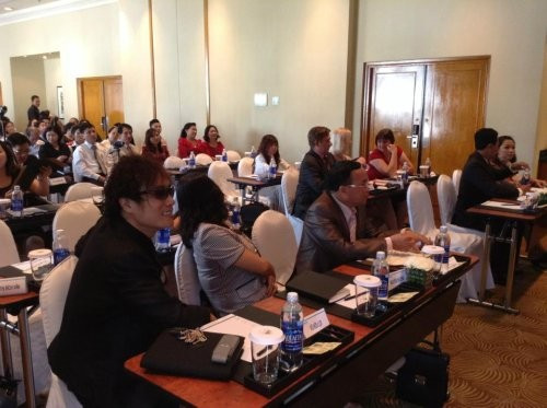 Đại gia Vũ Hữu Lợi với chiếc kính 4 tỷ 