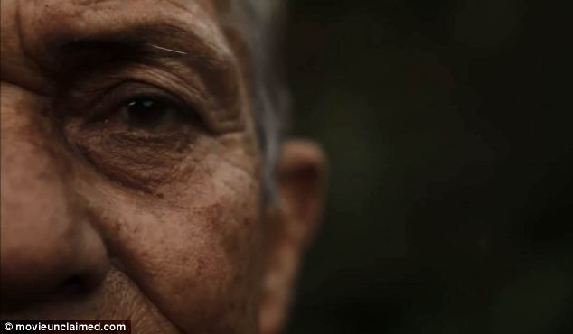 Hình ảnh 'cựu binh Robertson' xuất hiện trong phim thường khá mờ ảo. Trên thực tế, nhiều cơ quan ở Mỹ đã khẳng định đây đích thị là ông Ngoc . Hình ảnh 'cựu binh Robertson' xuất hiện trong phim thường khá mờ ảo. Trên thực tế, nhiều cơ quan ở Mỹ đã khẳng định đây đích thị là ông Ngoc