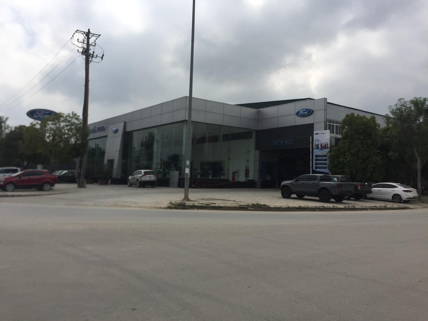 Dự án Trung tâm thương mại tổng hợp và showroom ô tô Ford Thanh Hoá. Chủ đầu tư là Công ty TNHH Thương mại ô tô Thanh Hoá.