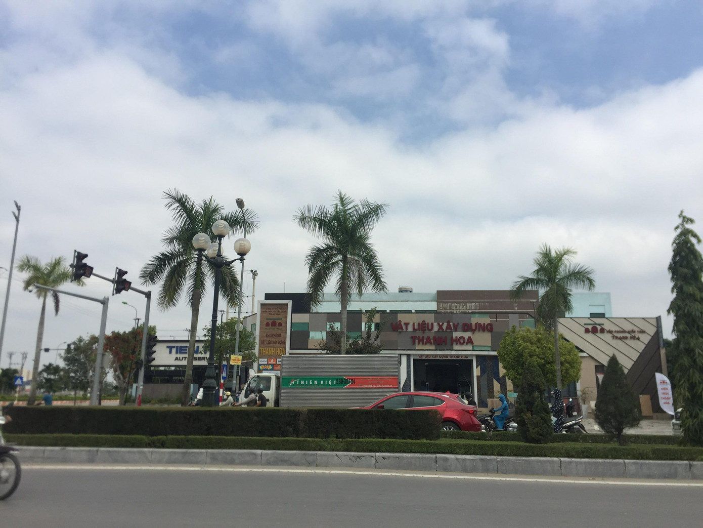 Dự án Trung tâm dịch vụ thương mại tổng hợp và showroom ô tô. Chủ đầu tư là Công ty TNHH ATS.