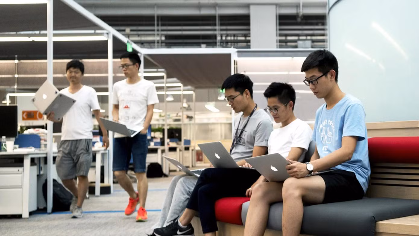 Nghề IT thu hút giới trẻ Trung Quốc với mức lương trong mơ, cơ hội làm việc lý tưởng. Ảnh: Wired.