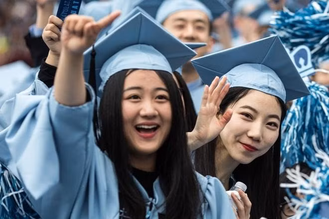 Cơn sốt IT khiến nhiều tân cử nhân xứ triệu dân bắt đầu lại từ con số 0.