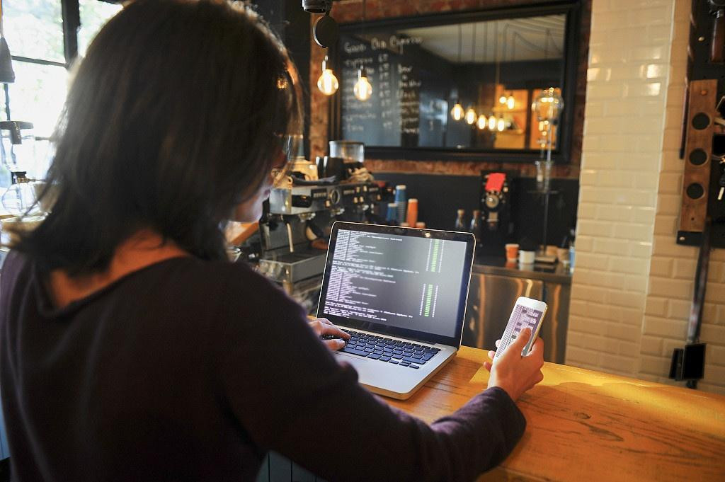 Tuy nhiên, không ít người sớm nhận ra mình đã quá ảo tưởng về ngành nghề này. Ảnh: Sixth Tone.