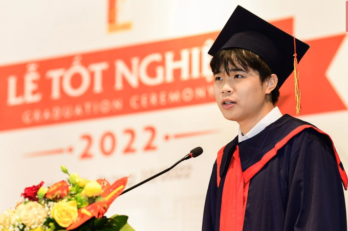 Lê Minh Tú, Thủ khoa tốt nghiệp với điểm số cao nhất Trường ĐH Bách khoa Hà Nội năm 2022 phát biểu trong buổi lễ tốt nghiệp (Ảnh: NVCC). Lê Minh Tú, Thủ khoa tốt nghiệp với điểm số cao nhất Trường ĐH Bách khoa Hà Nội năm 2022 phát biểu trong buổi lễ tốt nghiệp (Ảnh: NVCC).