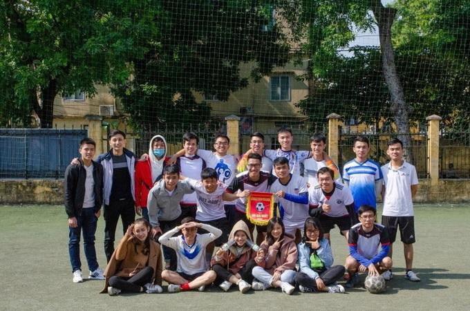 Tú tham gia hoạt động bóng đá giao lưu 3 Chi bộ sinh viên của Trường ĐH Bách khoa Hà Nội (Ảnh: NVCC). Tú tham gia hoạt động bóng đá giao lưu 3 Chi bộ sinh viên của Trường ĐH Bách khoa Hà Nội (Ảnh: NVCC).