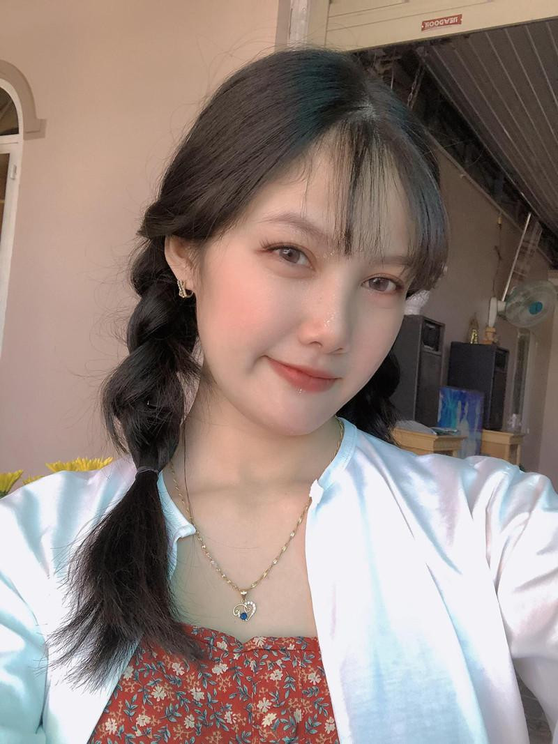 Nguyễn Thị Tuyết Nhi biết đến móc len từ năm lớp 8. Nguyễn Thị Tuyết Nhi biết đến móc len từ năm lớp 8.