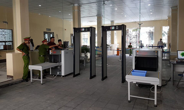 Thắt chặt an ninh tại trụ sở UBND TPHCM ảnh 2