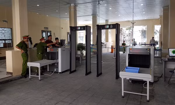 Thắt chặt an ninh tại trụ sở UBND TPHCM ảnh 2