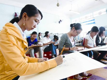 TS dự thi môn năng khiếu vào trường CĐ Văn hóa nghệ thuật năm 2010. Ảnh: Đào Ngọc Thạch . TS dự thi môn năng khiếu vào trường CĐ Văn hóa nghệ thuật năm 2010. Ảnh: Đào Ngọc Thạch