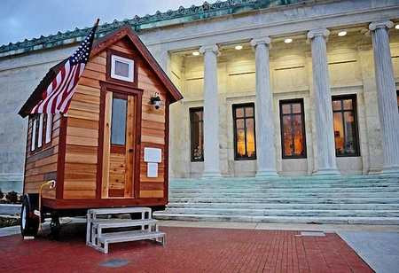 Ngôi nhà ở Mỹ chỉ có 6 mét vuông, có nhà bếp, giường, tủ lạnh, phòng tắm,và gác mái